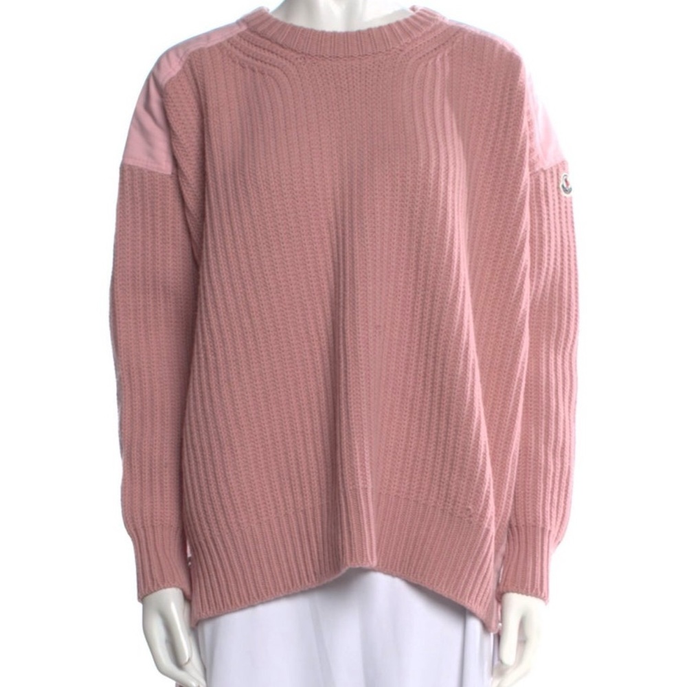 Moncler sweater
Size XS